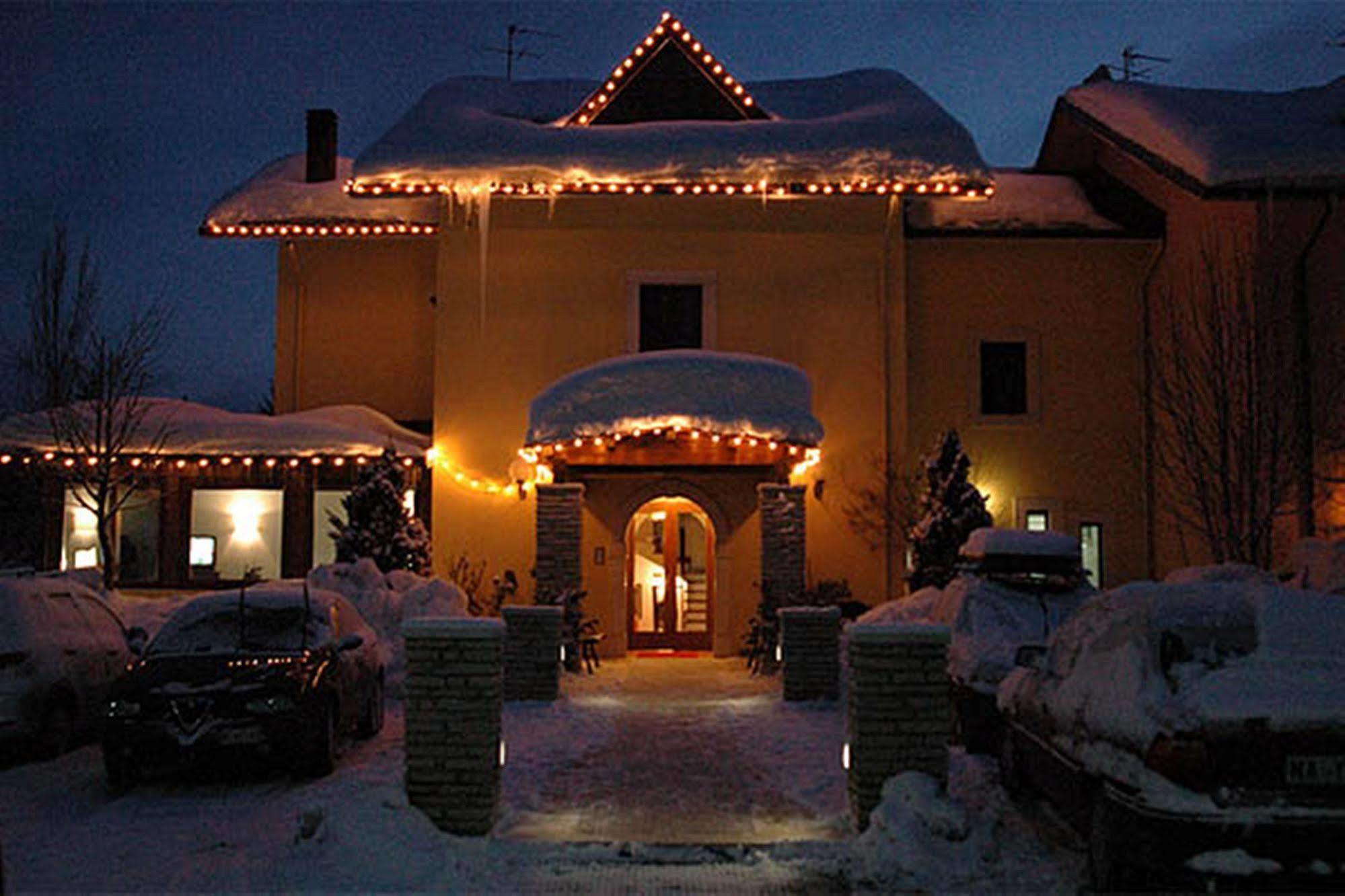 Hotel Valle Dell' Oro Пескасероли Екстериор снимка